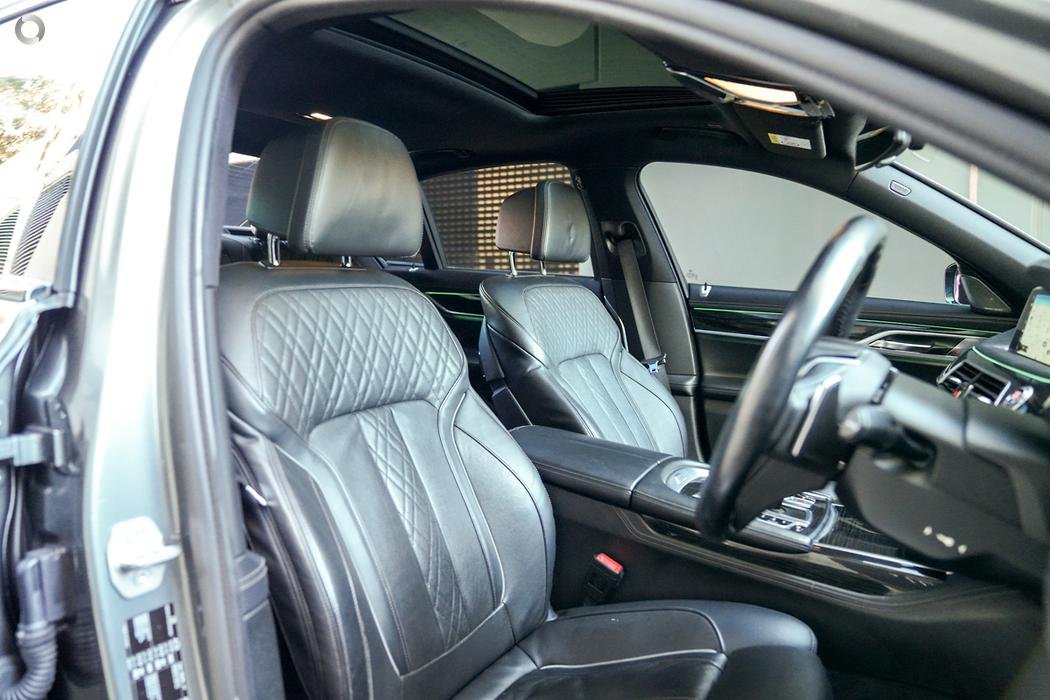 outline key features, keep it concise in a few sentences and provide daily rental prices in melbourne