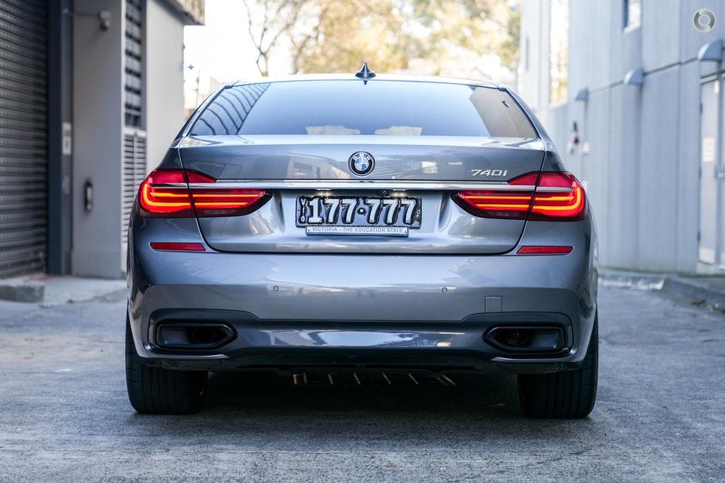 outline key features, keep it concise in a few sentences and provide daily rental prices in melbourne