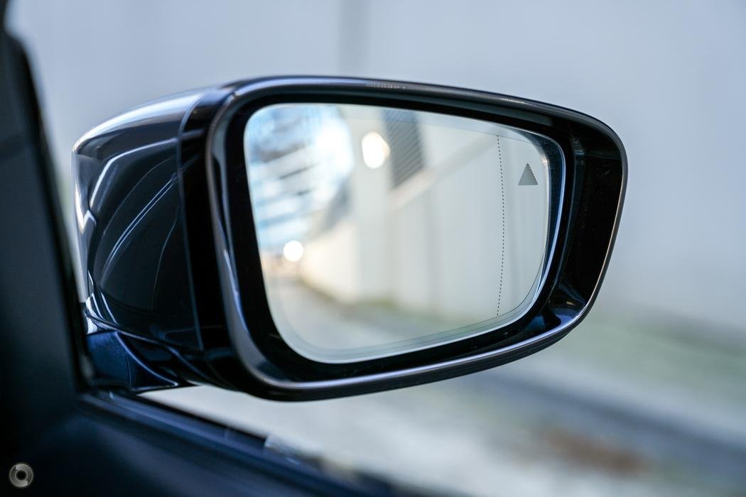 outline key features, keep it concise in a few sentences and provide daily rental prices in melbourne