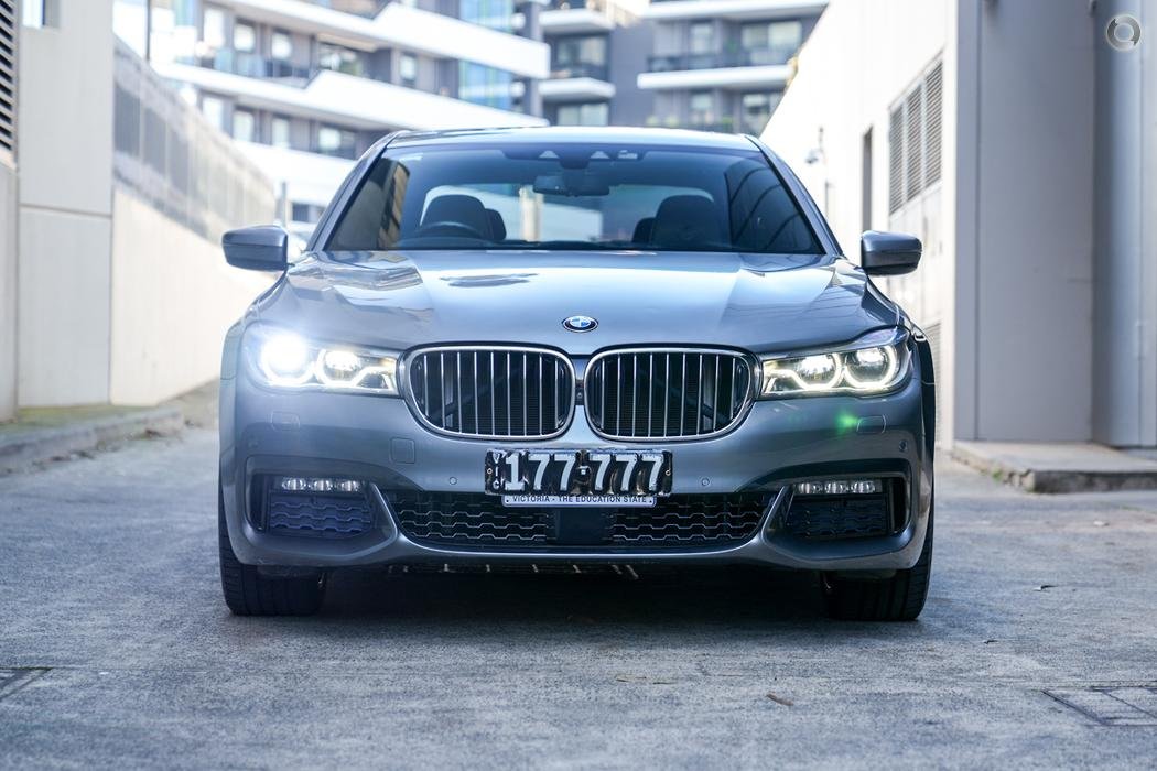 outline key features, keep it concise in a few sentences and provide daily rental prices in melbourne