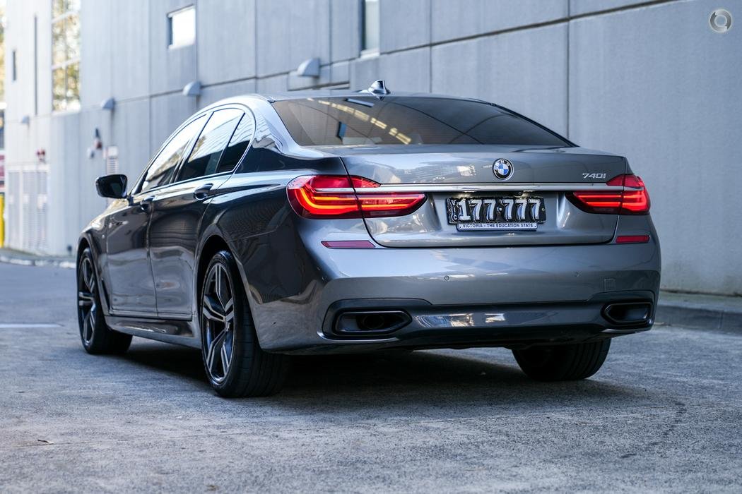 outline key features, keep it concise in a few sentences and provide daily rental prices in melbourne