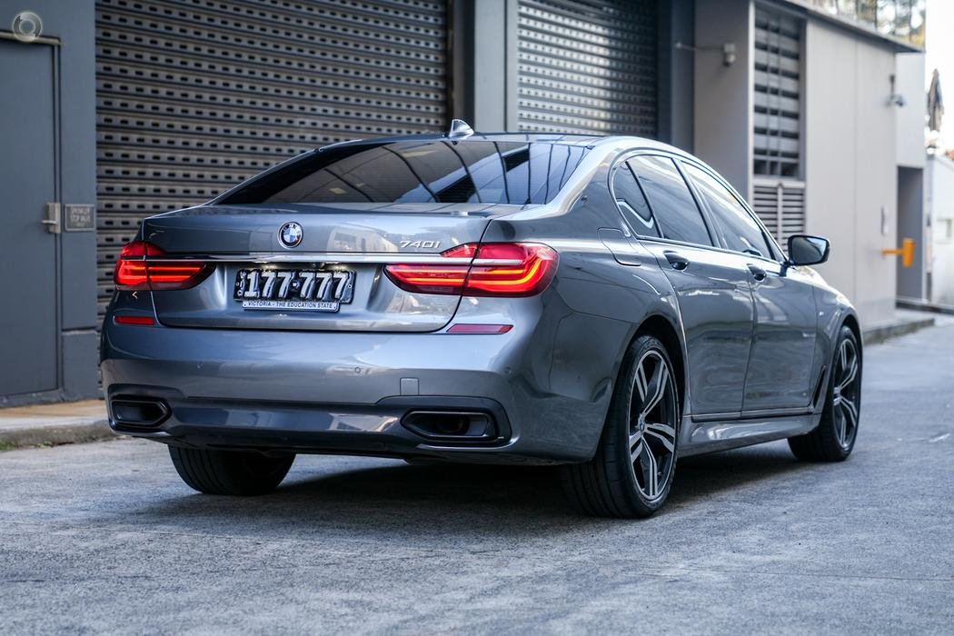 outline key features, keep it concise in a few sentences and provide daily rental prices in melbourne