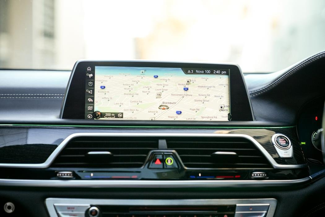 outline key features, keep it concise in a few sentences and provide daily rental prices in melbourne