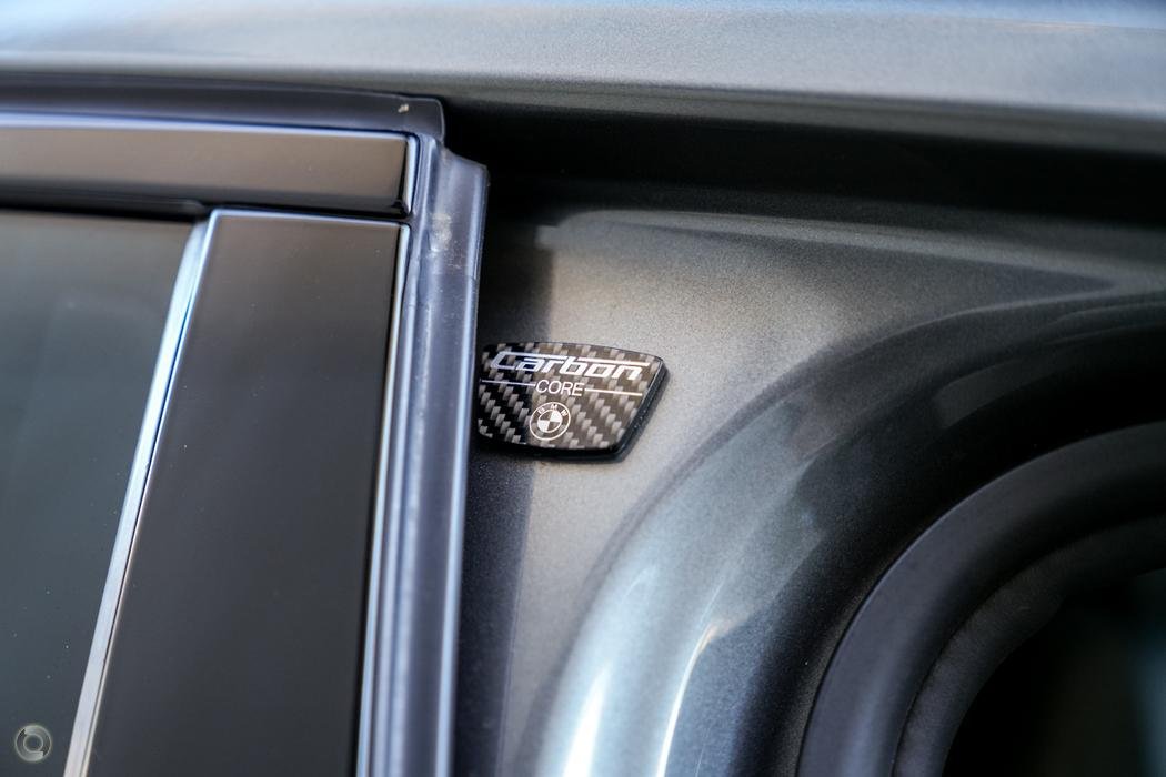 outline key features, keep it concise in a few sentences and provide daily rental prices in melbourne