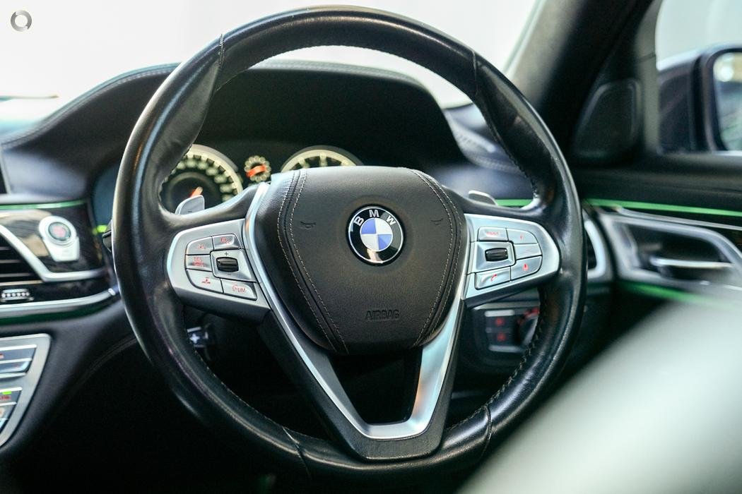 outline key features, keep it concise in a few sentences and provide daily rental prices in melbourne