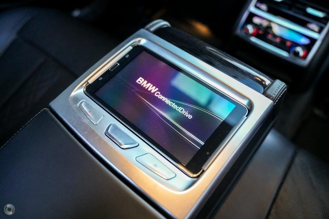 outline key features, keep it concise in a few sentences and provide daily rental prices in melbourne