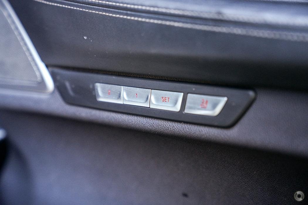 outline key features, keep it concise in a few sentences and provide daily rental prices in melbourne