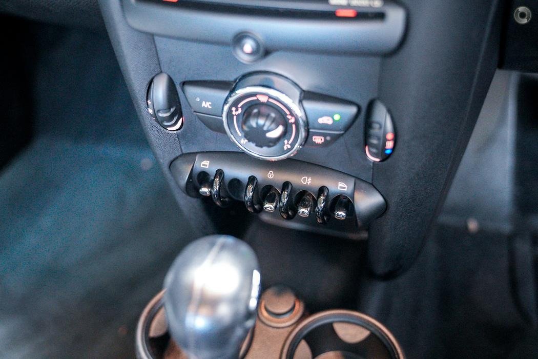 2012 MINI Hatch R56 LCI Ray Hatchback 3dr Steptronic 6sp 1.6i (Mar)