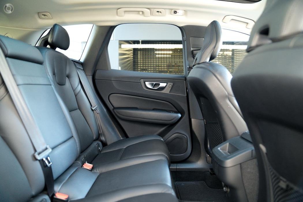 2018 Volvo XC60 UZ MY19 D4 Momentum Wagon 5dr Spts Auto 8sp AWD 2.0DTT