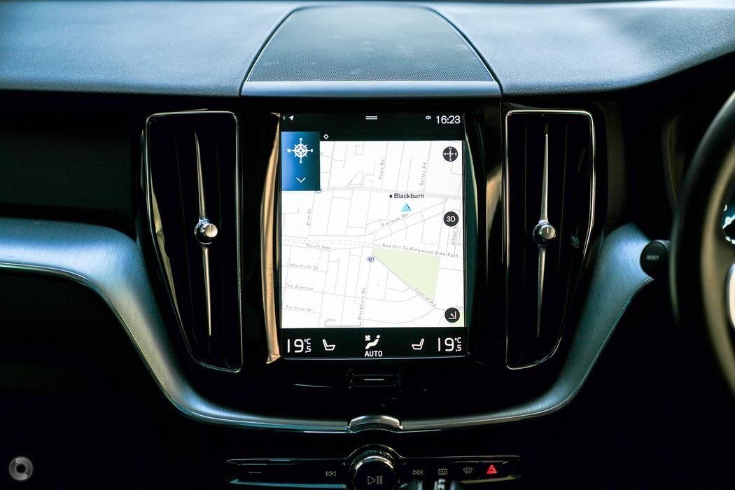 2018 Volvo XC60 UZ MY19 D4 Momentum Wagon 5dr Spts Auto 8sp AWD 2.0DTT