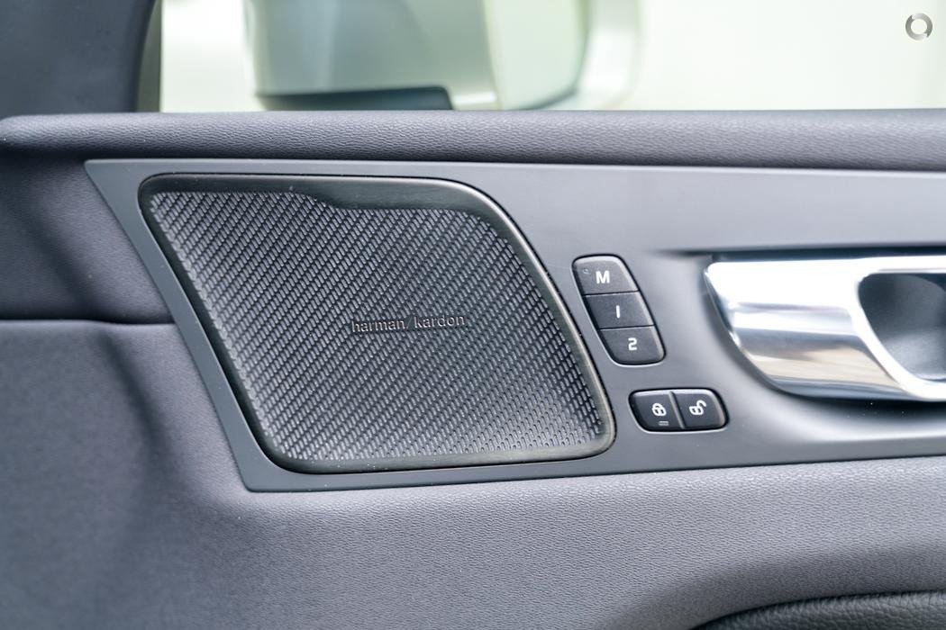 2019 Volvo XC60 UZ MY20 T5 Momentum Wagon 5dr Spts Auto 8sp AWD 2.0T