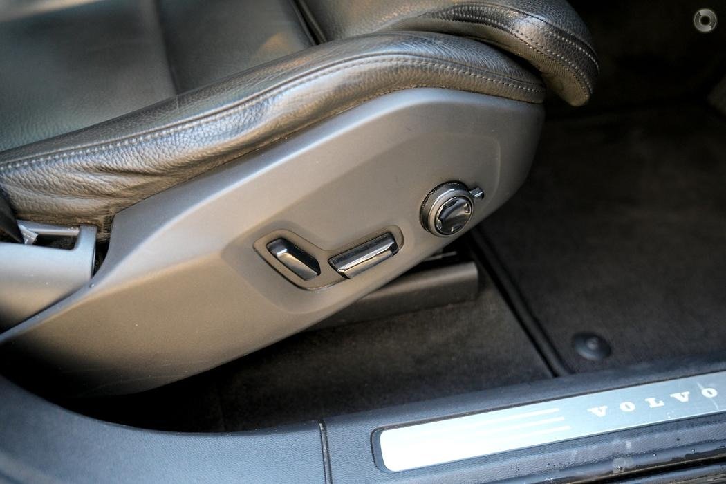 2018 Volvo XC60 UZ MY19 D4 Momentum Wagon 5dr Spts Auto 8sp AWD 2.0DTT